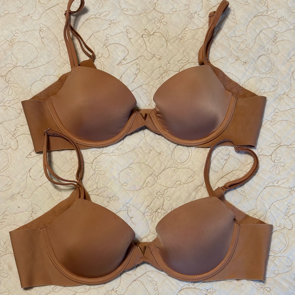 Victoria’s Secret Set of 2 Love Cloud Smooth Lightly Lined Full Coverage Bras